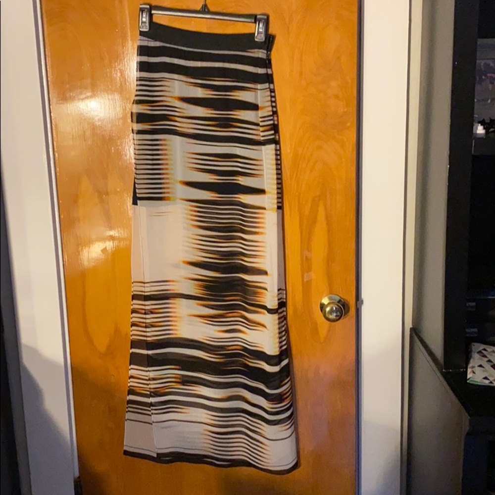 Long skirt, high rise slit